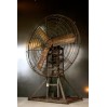 Grand Ventilateur industriel ancien sur pied 