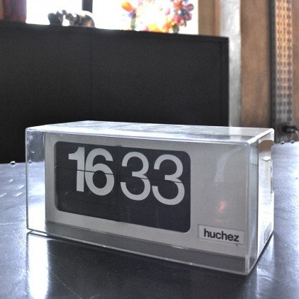 Ancienne horloge à lamelles