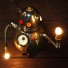 Petit robot lumineux en métal