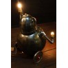 Petit robot lumineux en métal