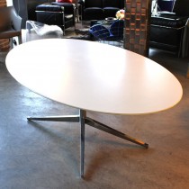 Florence Knoll dining table (oval dining table)white melamine.