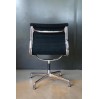 Chaise EA106 Aluminium Group "Charles & Ray Eames"