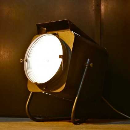 Fresnel lens studio projector