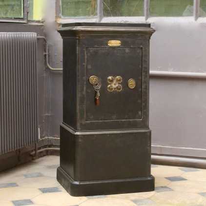 Bauche antique safe 