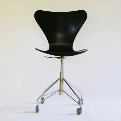 Arne JACOBSEN office chair with secretary leg 