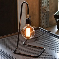 Minimalist desk lamp by Daniel Gallo